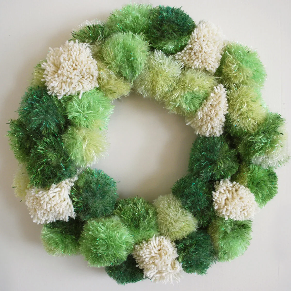 DIY Yarn Christmas Pom Pom Wreath - That Craft Site - fun and easy DIY  tutorials