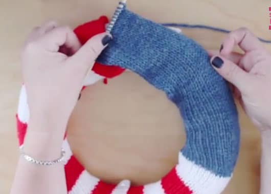Learn how to Knit a Patriotic Flag Wreath with Studio Knit - Free Pattern + Video Tutorial!