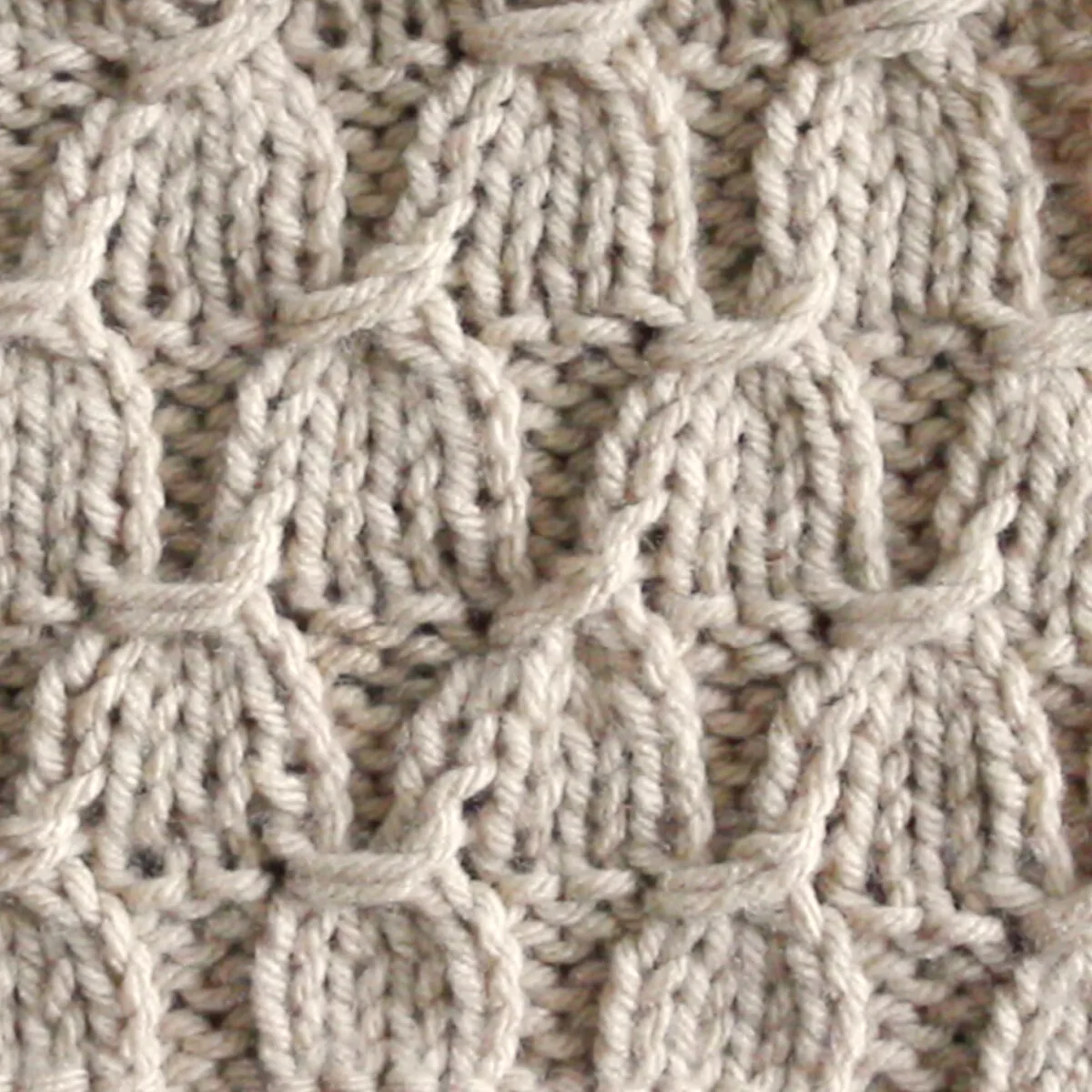 Tassel Stitch Knitting Pattern in Beige color yarn.