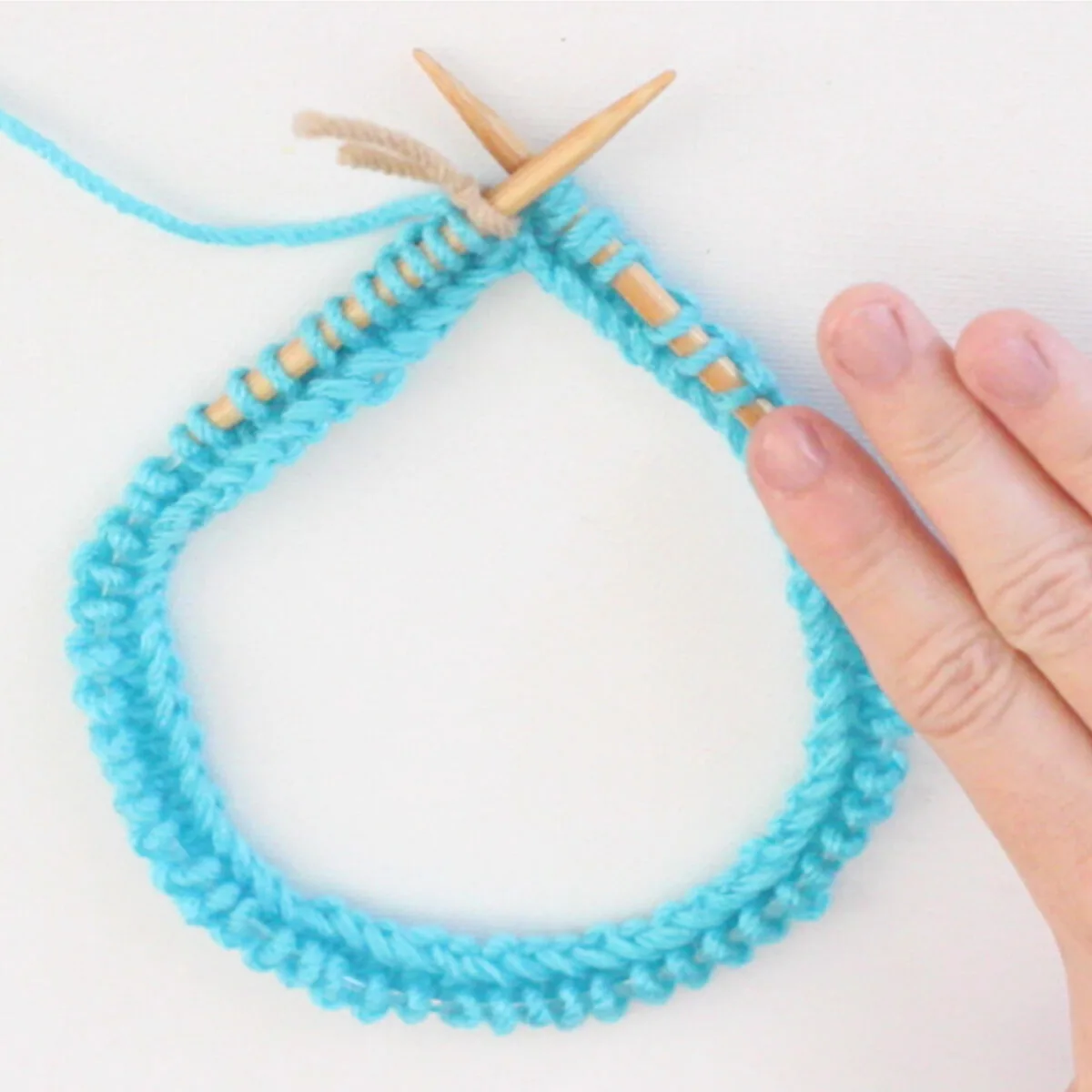 How to Knit in the Round on Circular Needles in 5 Easy Steps - Studio Knit