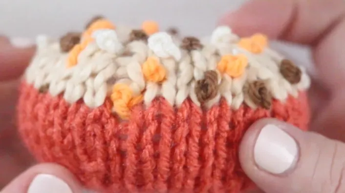 Knitting French Knots. Decorating Knitted Desserts: Embroidery & Crochet Chains