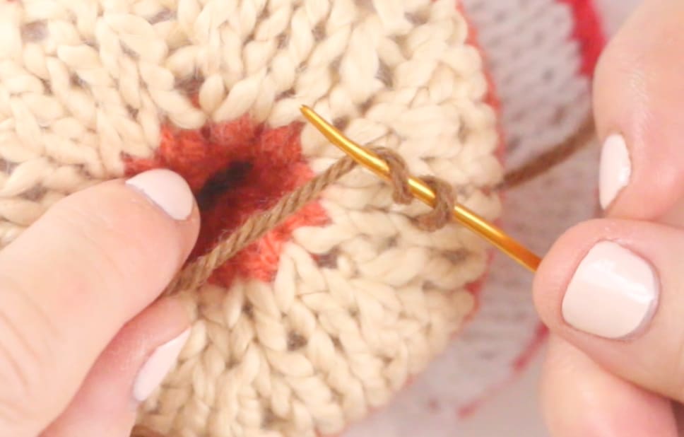 Knitting French Knots. Decorating Knitted Desserts: Embroidery & Crochet Chains