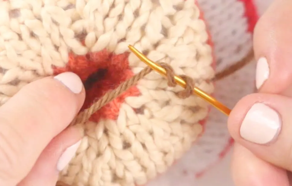 Knitting French Knots. Decorating Knitted Desserts: Embroidery & Crochet Chains
