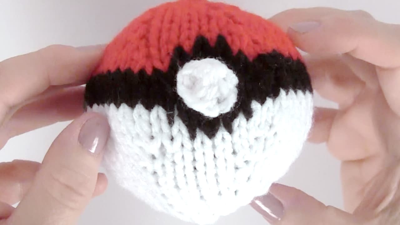Knit a POKÉBALL (Knitting Pattern)