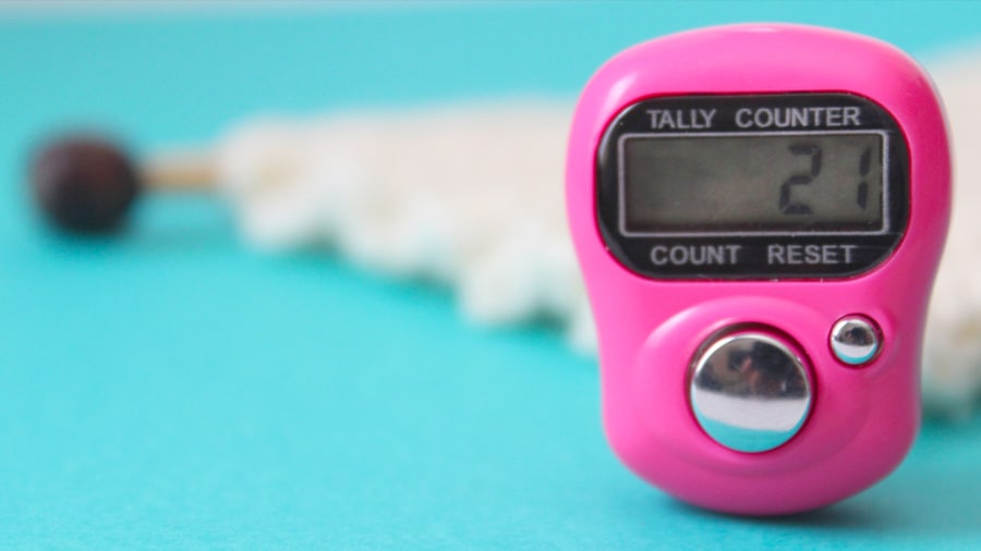 Knitting with a Digital Row Counter
