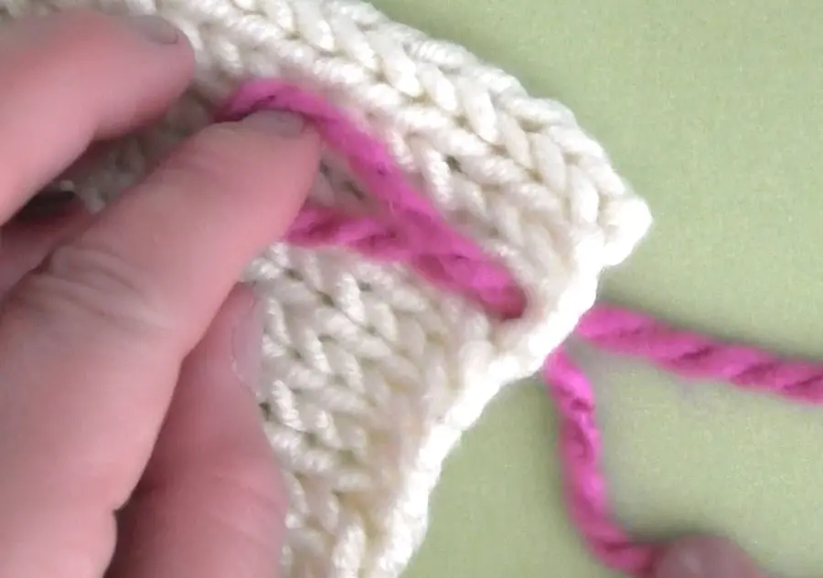 Yarn Loop to Easily Knit Vertical Stripes using a Crochet Chain with Video Tutorial by Studio Knit