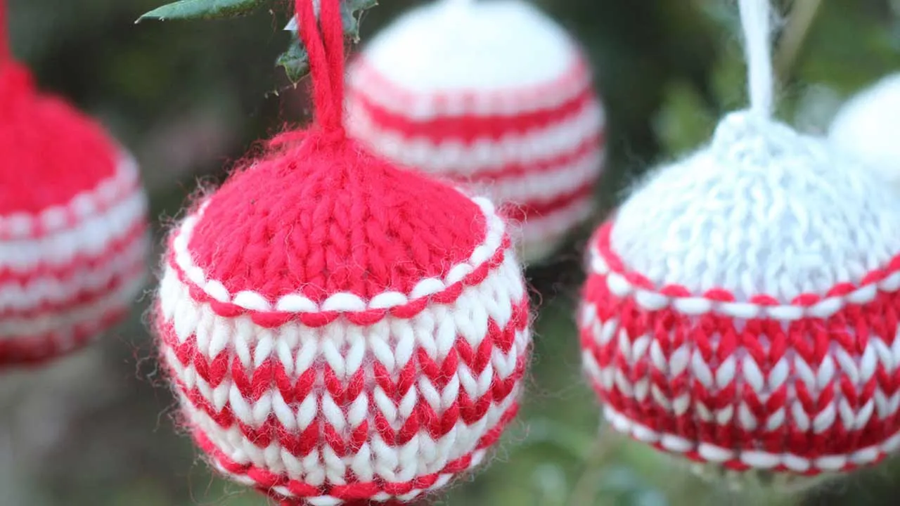 Knitted Christmas Ball Ornaments Pattern