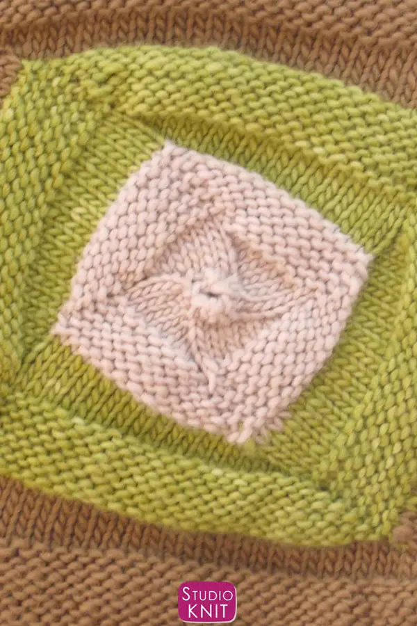 Changing Yarn Colors of the Swirly Square Knit Stitch Pattern