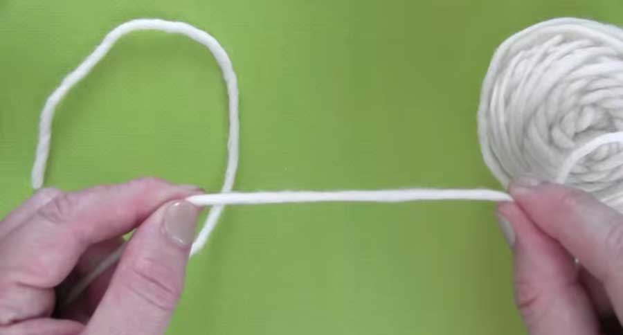 Make a Slip Knot for Knitting Step 1