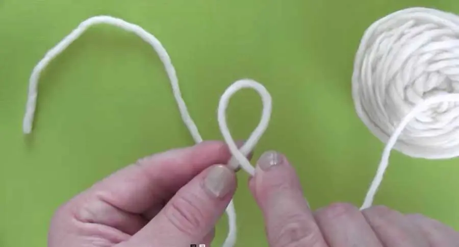 Make a Slip Knot for Knitting Step 2