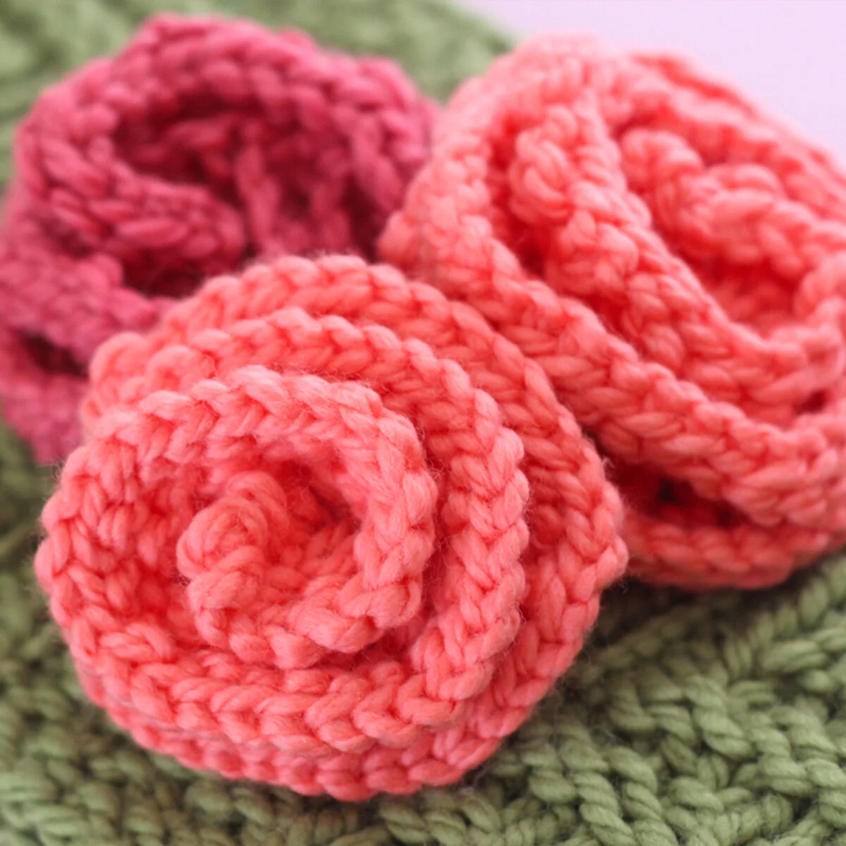 Knitted Rose shapes in peach and pink color yarn.
