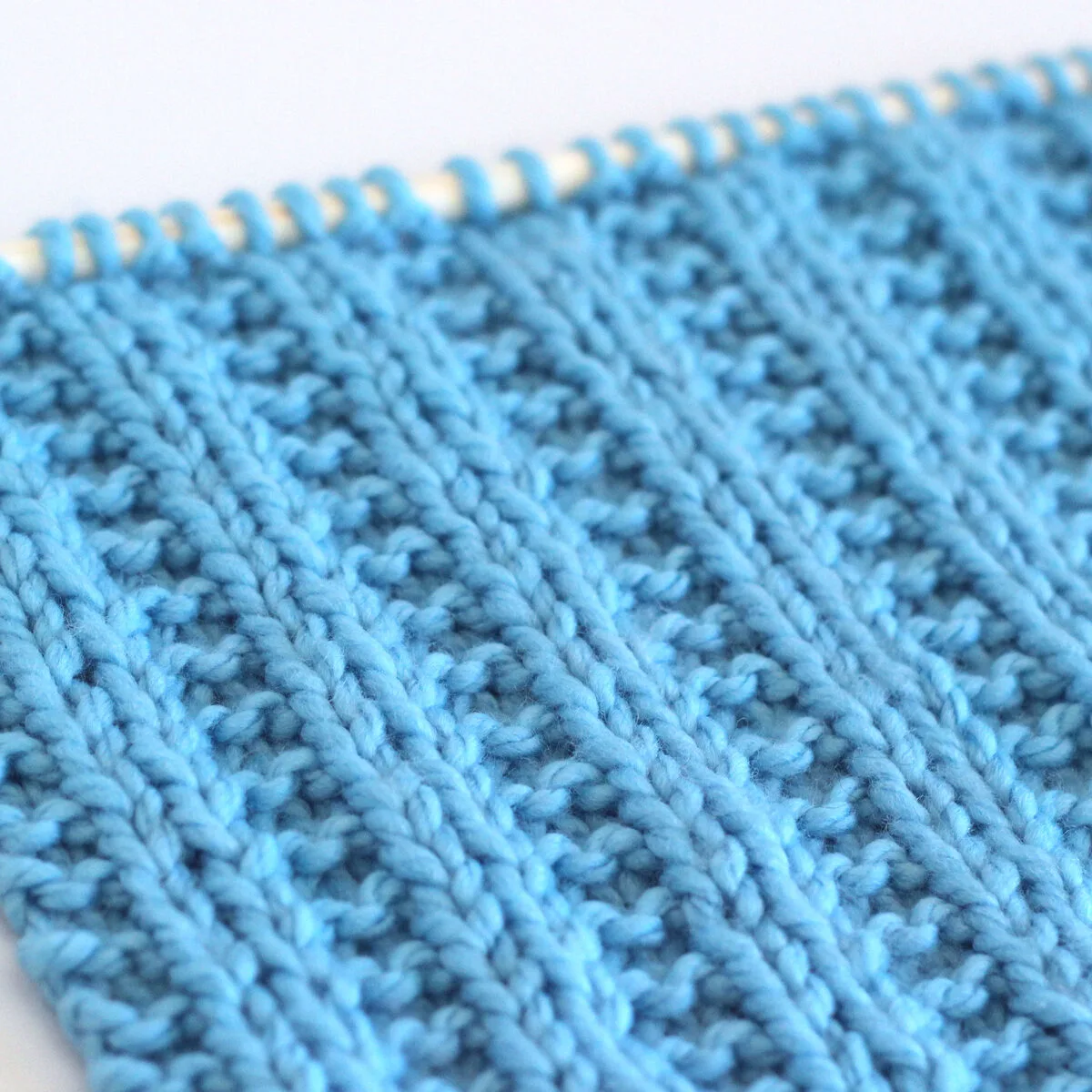 Close-up side view of the Garter Ribbing stitch pattern.