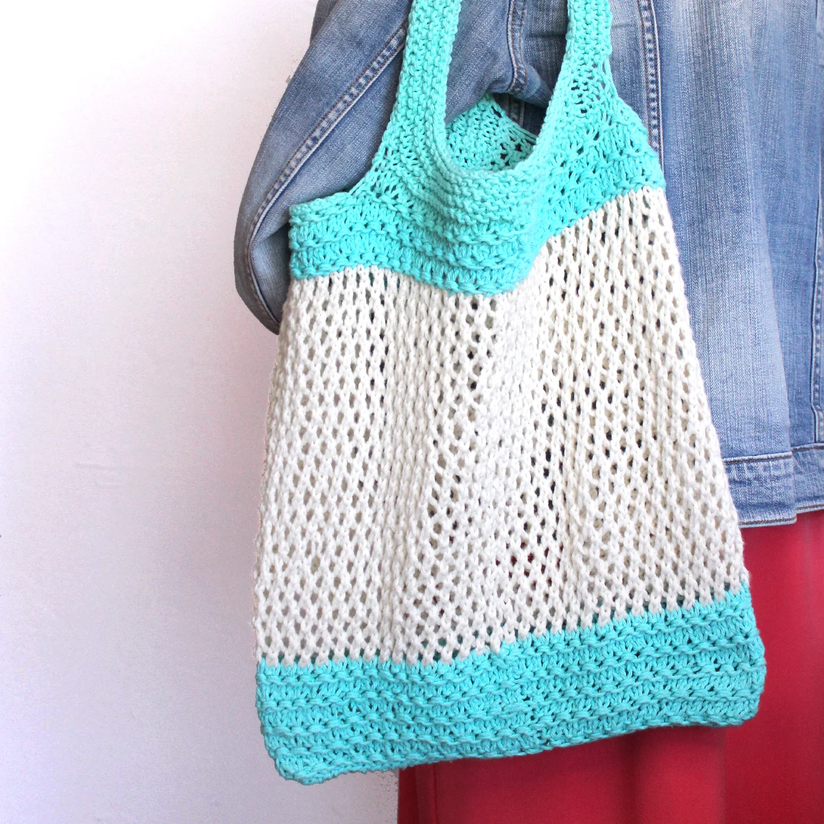 Cotton market bag knitted in blue and white yarn colors.