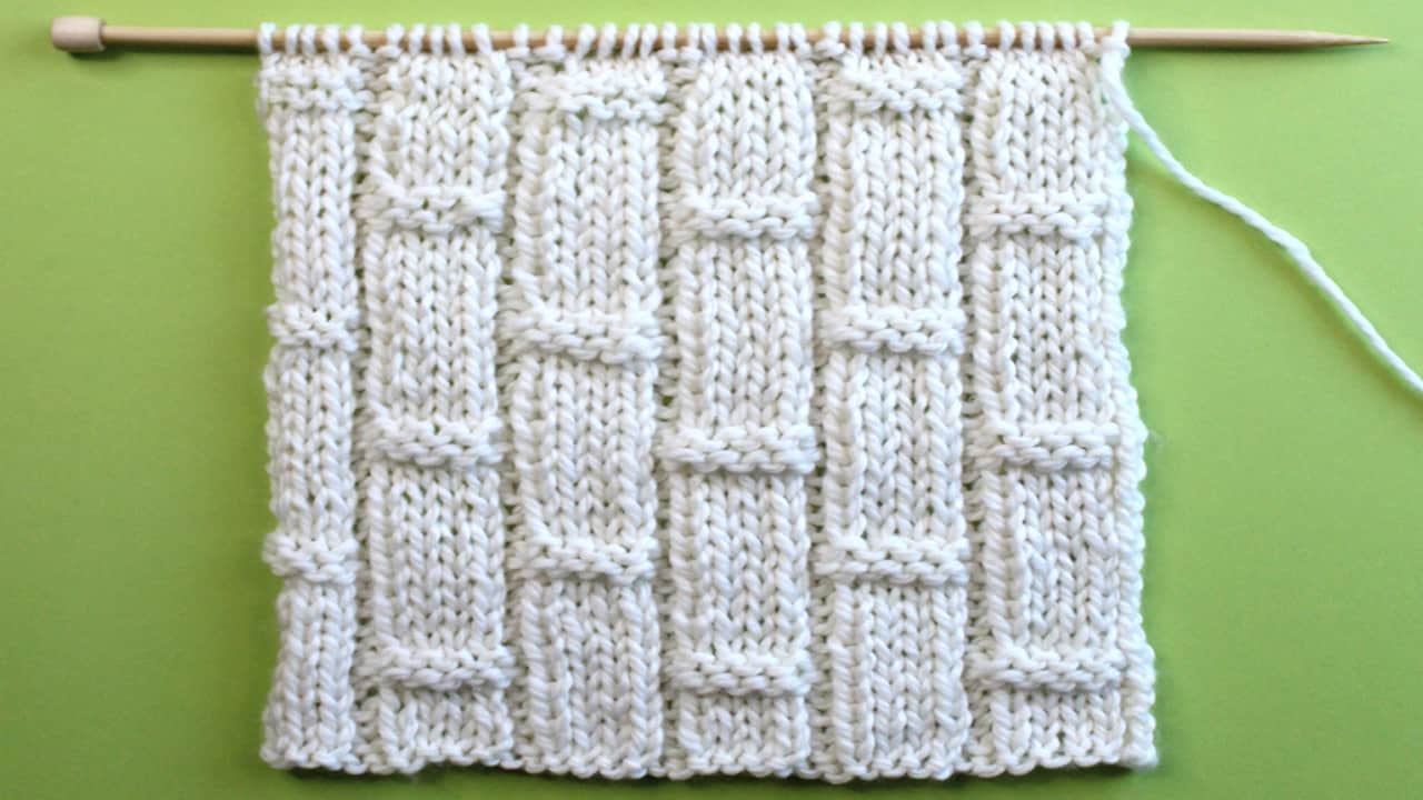 Bamboo Ribbing knitting pattern on bamboo needle with white colored yarn by Studio Knit.