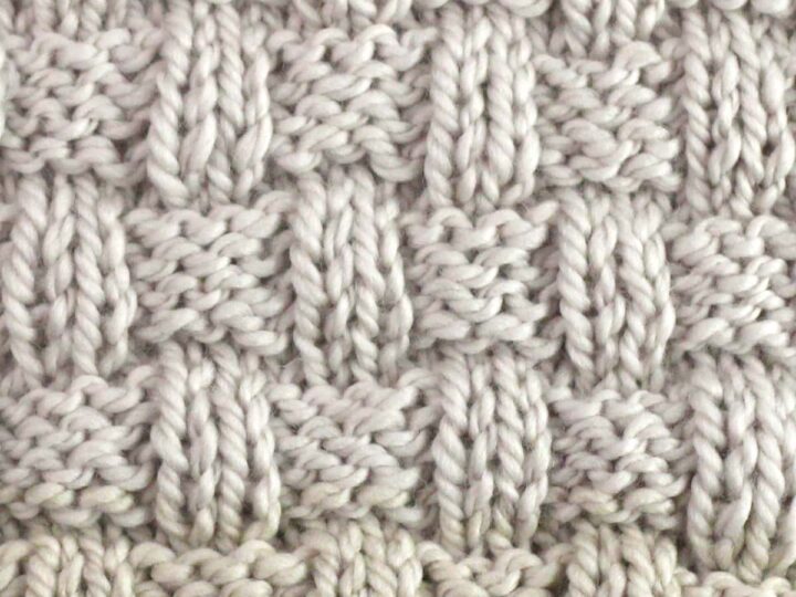 Basket Weave Stitch texture in beige colored yarn.