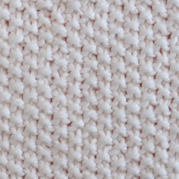 Seed Stitch knitting texture in white yarn color.