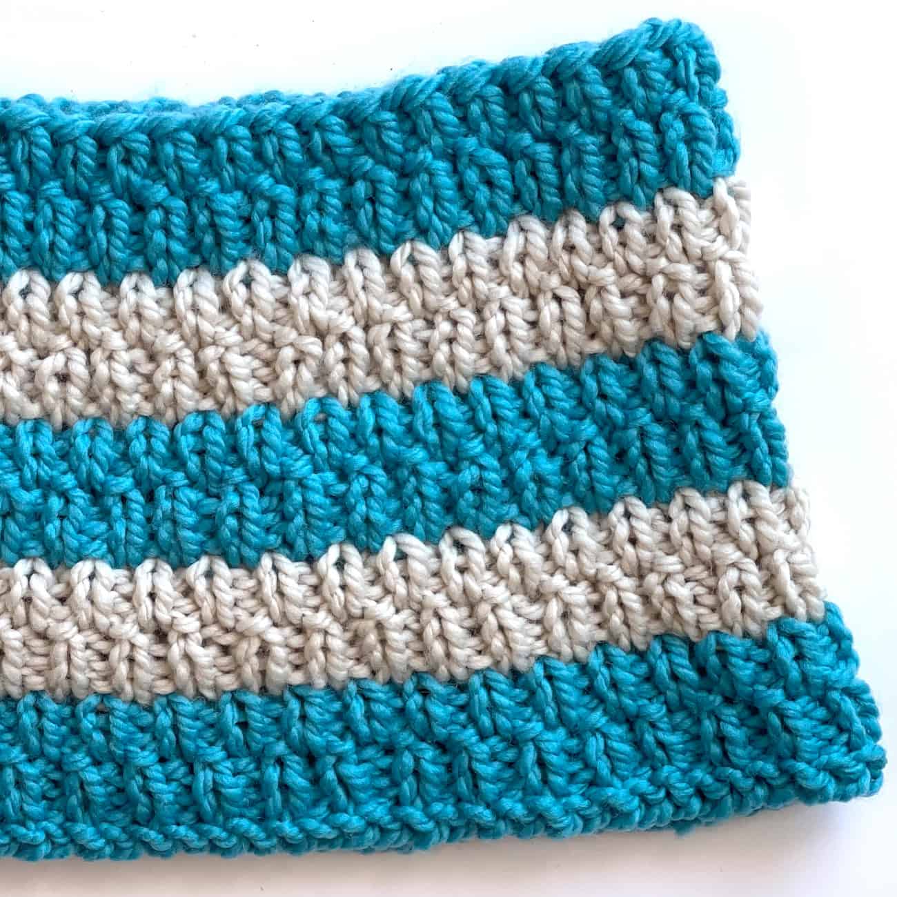 Swift Stitch Cowl in two yarn colors.